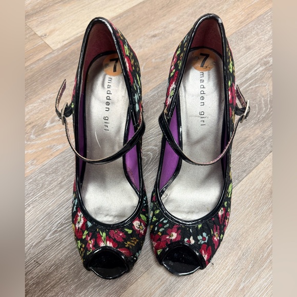 Madden Girl Paisley Print Peep Toe Ankle Strap Size 7M Women's - Picture 1 of 9